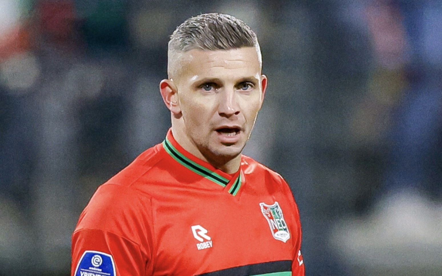 她始终保持 她始终保持